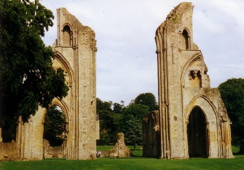 the ruins of Glastonbury Abbey